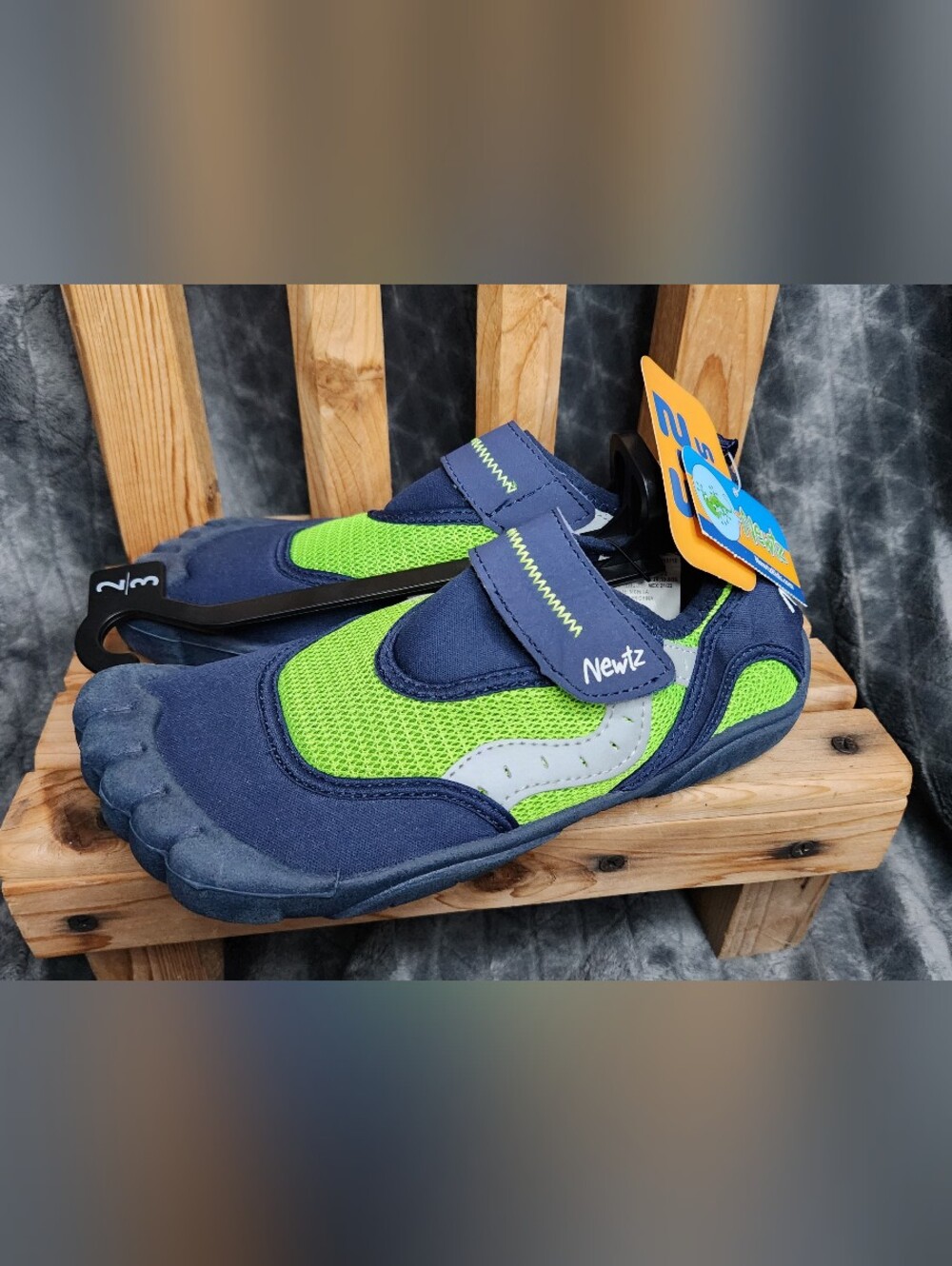 NEWTZ WATER SHOES UPF 50+ Foot Bumpers Blue/Green Youth Boys girls Size 2/3